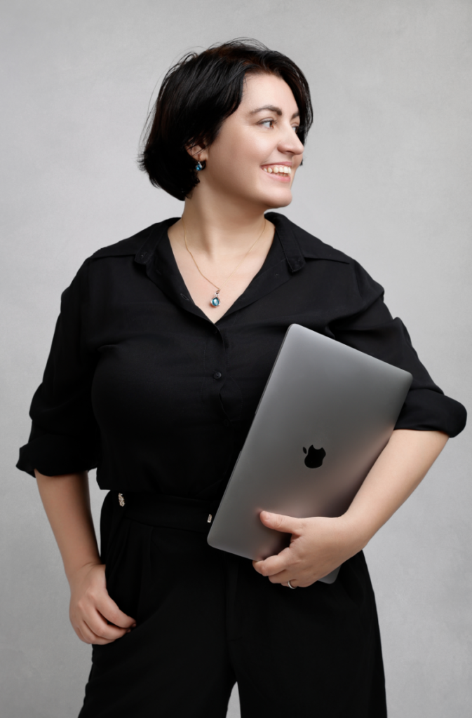 Professional profile picture of Andreea Design founder representing expertise in brand consultancy and strategy.